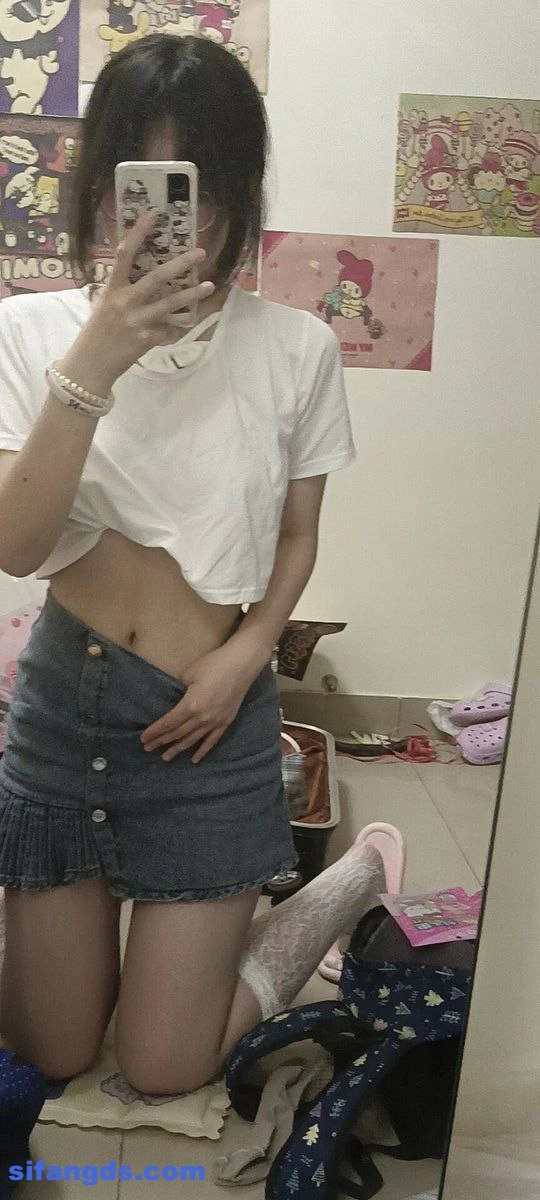 小母狗居家自拍02.jpg